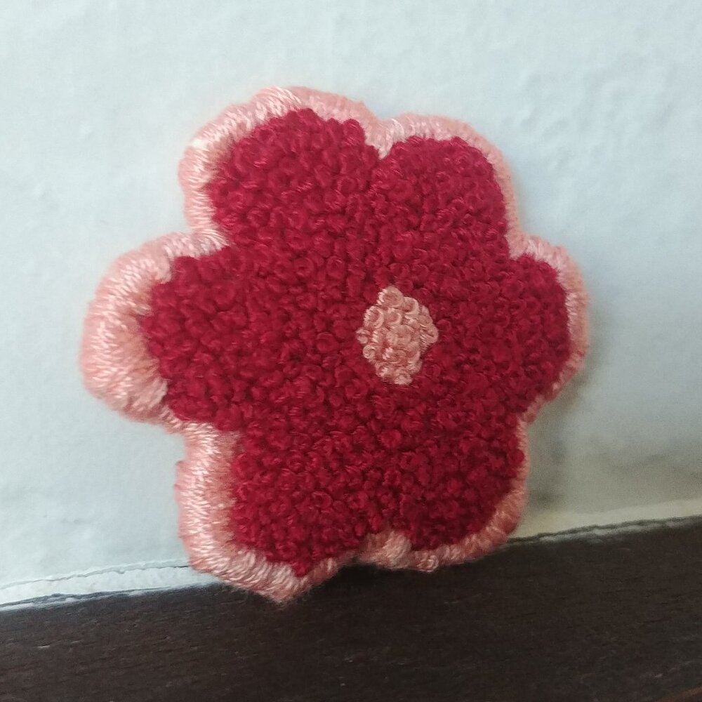 New one-of-a-kind hair clip 100% handmade embroidered by me red and pink flower - Picture 1 of 6